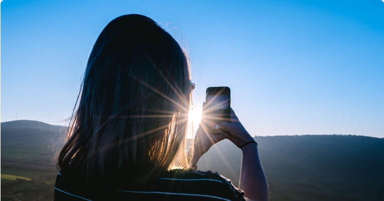 Femme - Prendre photo - smartphone