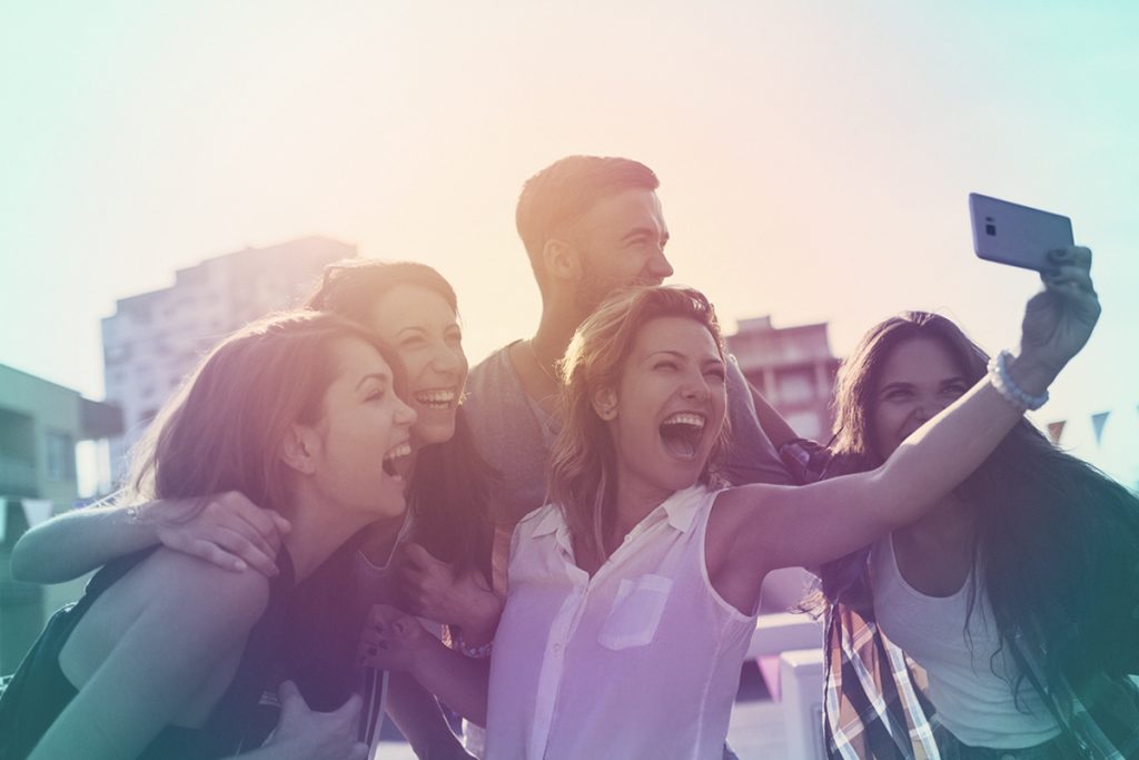 Groupe jeune - smartphone - Samsung