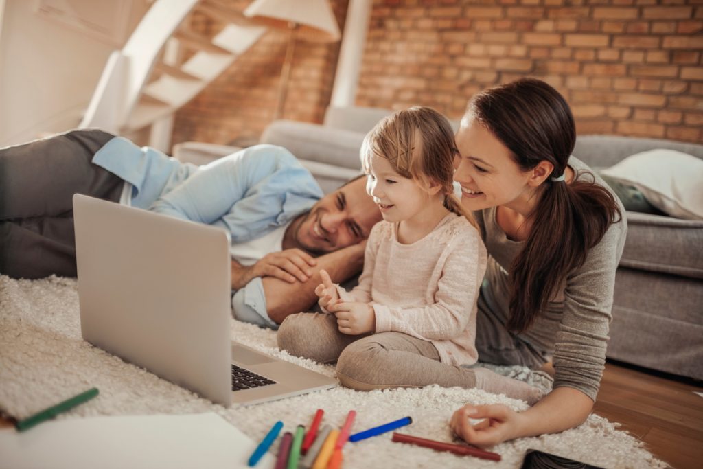 Famille, amis : gardez le contact grâce à la technologie