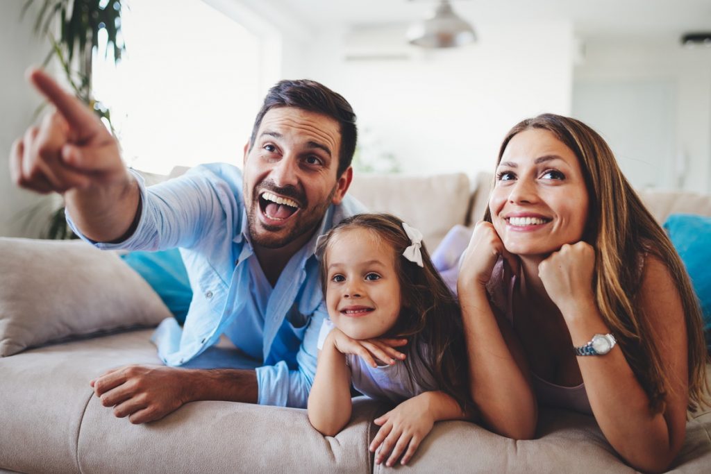 Père et Fille - Dossier Bouygues Telecom lance Bbox Smart TV