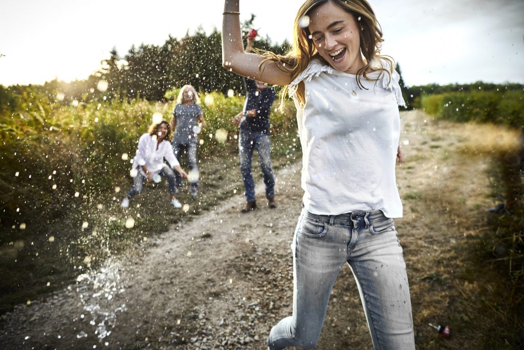 Séries sur place ou à emporter - les ados se lâchent - OCS - Netflix