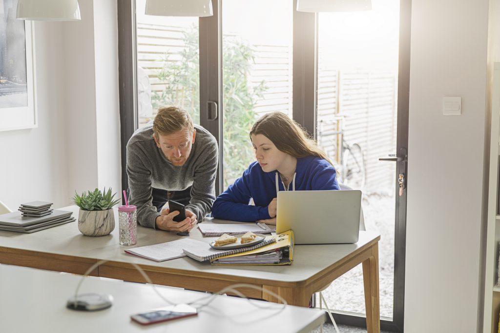 Ensemble, le Mag - Réseaux sociaux : 11 conseils à donner à vos ados pour bien les utiliser