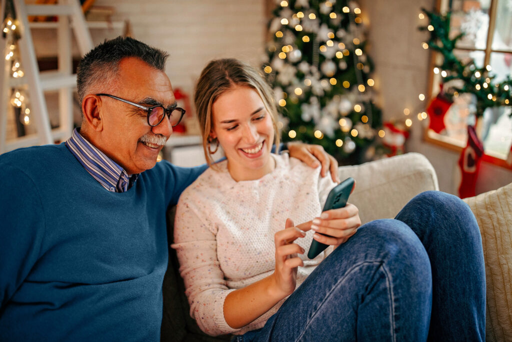 Père et fille - Applications et jeux - en famille - à distance - Noël