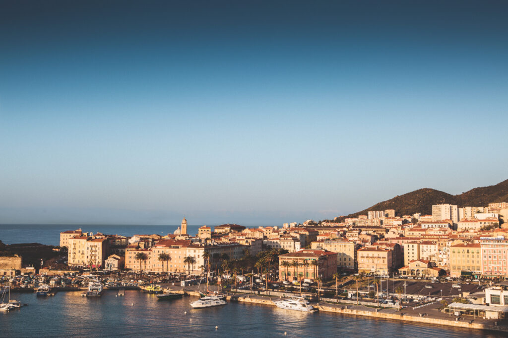 La fibre Bouygues Telecom arrive à Ajaccio, Canet-en-Roussillon, Pont-Audemer et Rochefort